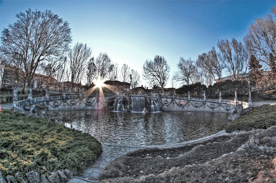 /Fontana_dei_12_mesi.jpg